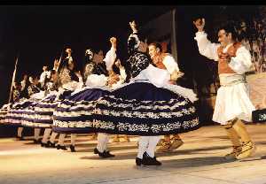 Actuación del Grupo Folklórico Villa de Alhama2 [Folclore_Indumentaria tradicional]