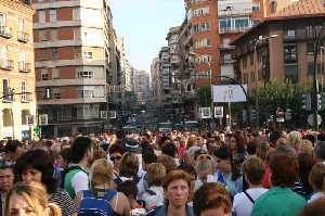 Procesin acompaando a la virgen 