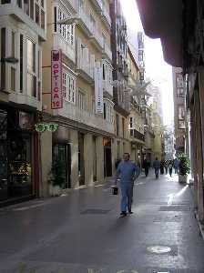 La Calle y Edificios Laterales 