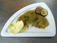 Emperador con salsa verde 