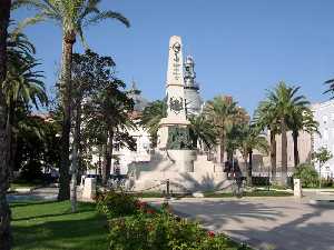 Plaza del Ayuntamiento y Hroes de Cavite