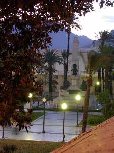 Plaza del Ayuntamiento y Hroes de Cavite