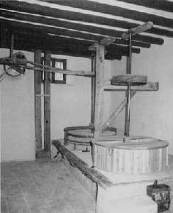 Maquinaria de Moliner�a en el interior del Museo Molino de Teodoro de Cieza (Murcia)