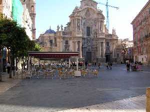 Plaza Belluga y Catedral al Fondo 