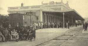 Alfonso XIII y el Príncipe de Asturias en un Andén de la Estación de Ferrocarril de Murcia (Año 1903)