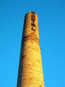 Fachada de la Chimenea [Chimenea de la Industria Cermica Sanign]