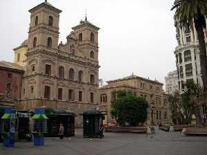 Acceso a la Plaza [Plaza de Santo Domingo]