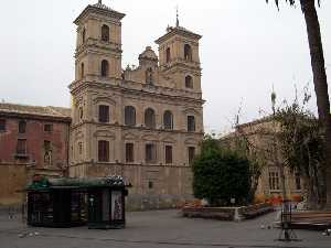 Lateral de la Iglesia [Plaza de Santo Domingo]