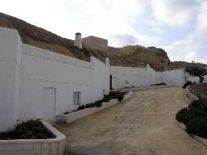 Casas y Cueva 