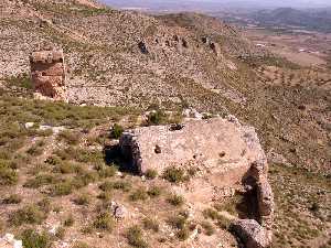 Aljibe y Torre del Castillo de Tirieza (Lorca) 