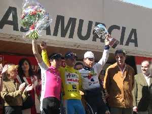 Junto a Cadel Evans y Jos Ivn Gutierrez en el podium final de la Vuelta a Murcia 2004