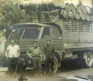 Foto de antiguos camioneros de Balsapintada [Fuente lamo_Balsapintada]