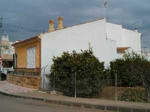 Casa con pequeo huerto 