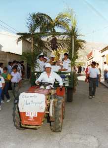 Carroza de las primeras Fiestas de la Estacin de Blanca 