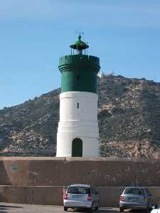 Faro en el dique de La Curra 