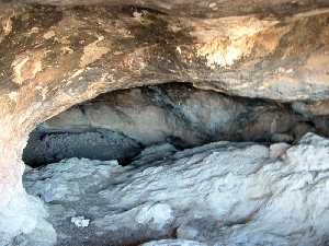 Vista en detalle de la Cueva de los Pucheros 