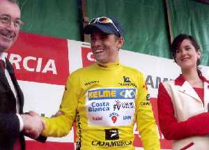 Alejandro Valverde, en el podium del Collado Bermejo en 2004
