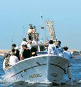 Procesin por mar de la Virgen 