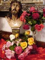 En Semana Santa, en Murcia, es tradicin montar altares en casa.