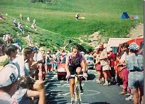 Mariano Rojas en la disputa de una etapa del Tour de 1995
