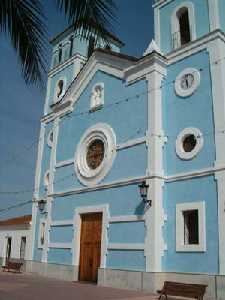 La iglesia ha recuperado su color azul original- I. Churra