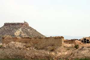 Castillo de Alcarz y Antiguo Cementerio 
