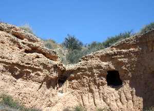 Casa Cueva Junto al Ro Chicamo 