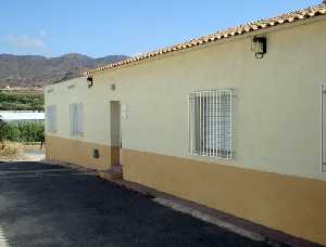 Centro de Salud, Centro Social y Asociacin de Mujeres 