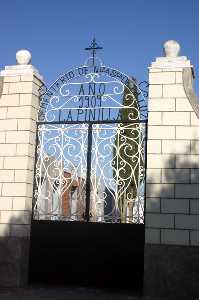 Entrada al Cementerio 