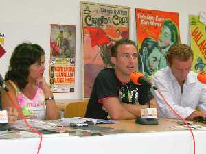 Programa de radio desde la Casa de Cultura