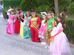 Nias disfrazadas