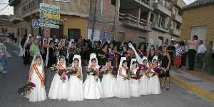 Esperando la llegada de la procesin