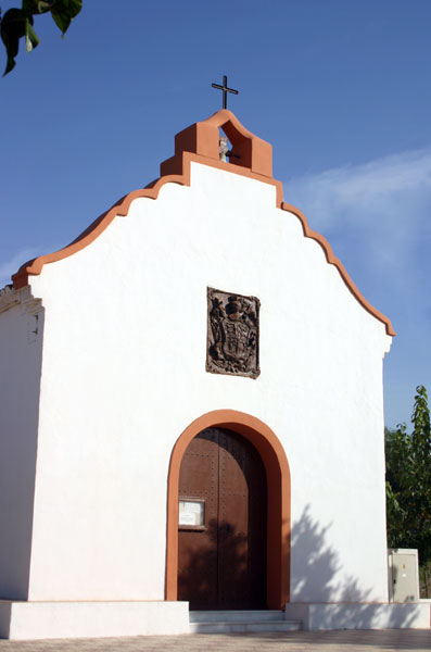 Fachada de la Iglesia con el Escudo de la Flia. Lpez de Oliver [Roche]. 