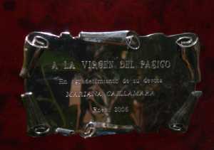 Placa de agradecimiento a la Virgen de una devota