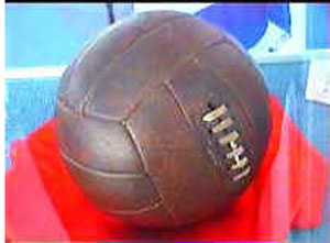 Balón de fútbol antiguo