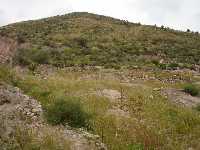 Restos de edificaciones en el cerro de La Bastida 