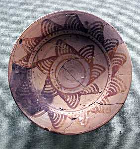Plato Ibrico con decoracin geomtrica