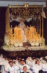 Paso de la Virgen del Rosario el Viernes de Dolores