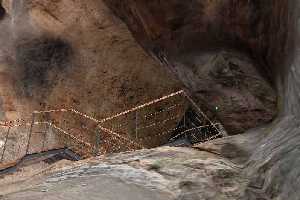 Interior de la Cueva-Sima de La Serreta 
