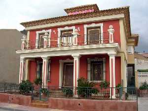 Fachada de una de las casas de la calle Mayor