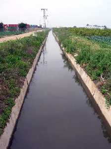 Vista de una acequia 