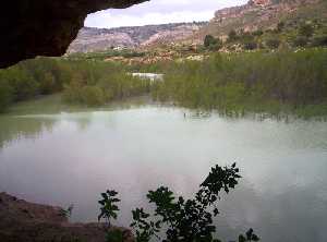 Vista del paisaje desde el interior de la cueva