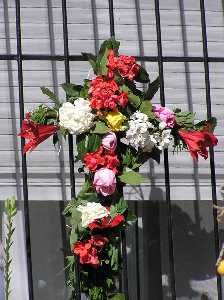 Las Cruces de Mayo prendidas en cada ventana