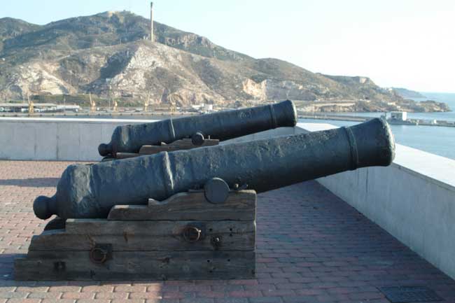 Piezas de artiller�a situadas en el Castillo de la Concepci�n. Regi�n de Murcia Digital