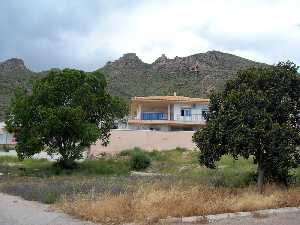 Casas al pie de la sierra en Bolnuevo