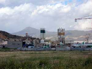 Fbrica de ridos junto a Rambla de las Moreras