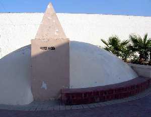 Aljibe en plaza de la Iglesia