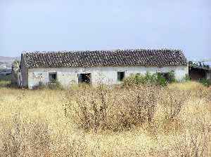 Viejo casero en el camino de las Casas