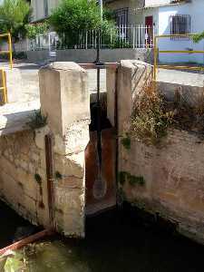 Llave en acequia de Barreras