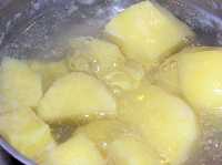 Patatas cociendo  